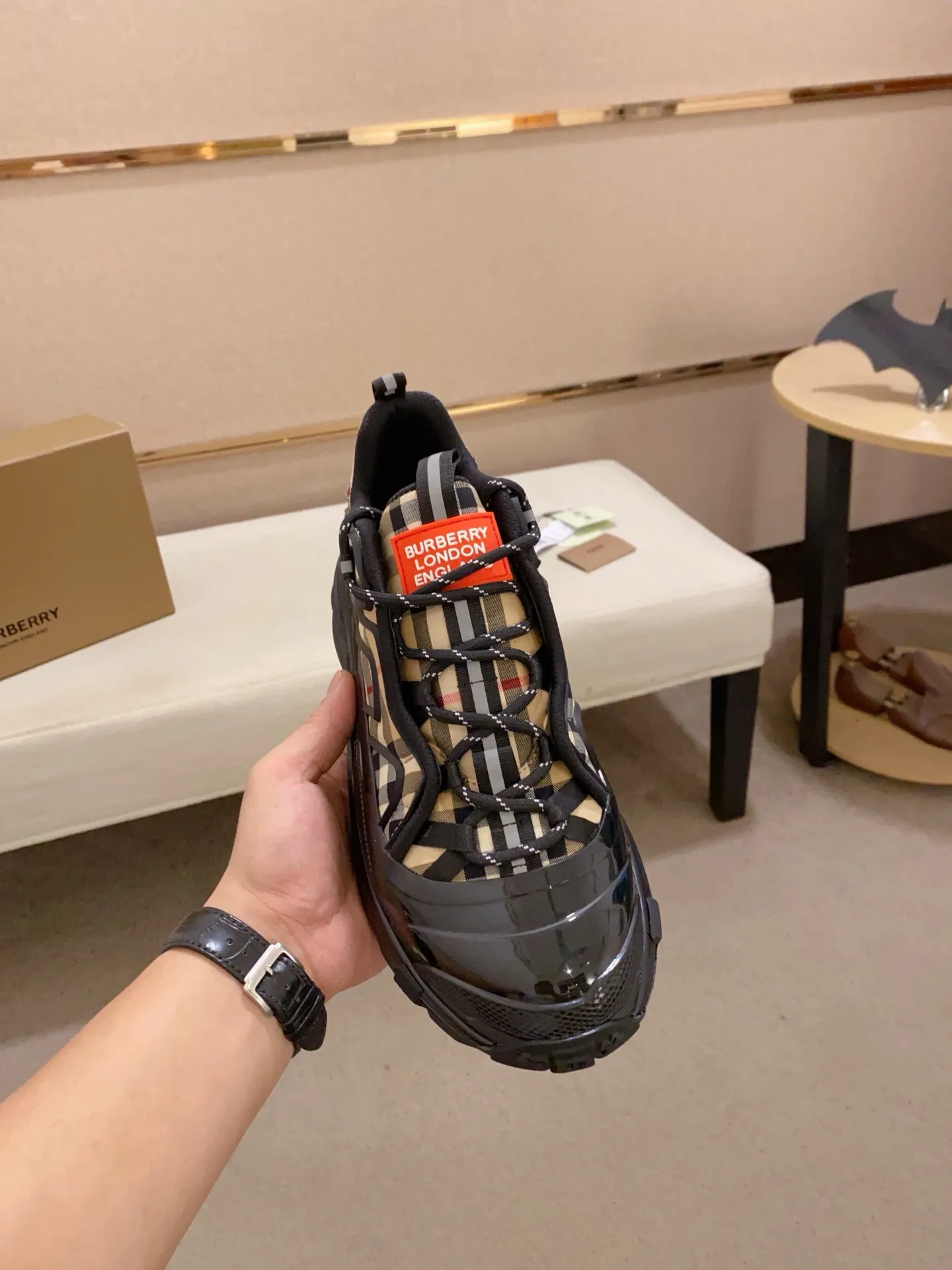 Men's shoes 💰: 680💰🇮🇹🇮🇹BURBERRY top purchasing agents are available simultaneously at the counter. 🔍🔍Synchronized sales. Positive code number: 38-46. Italian imported cowhide, fully imported sheepskin lining, sole: original sole provided by the original factory, exclusive movable molded sole, super comfortable, original factory follow-up goods, 🔍🔍high quality, you can enter and exit the counter at will, welcome to compare